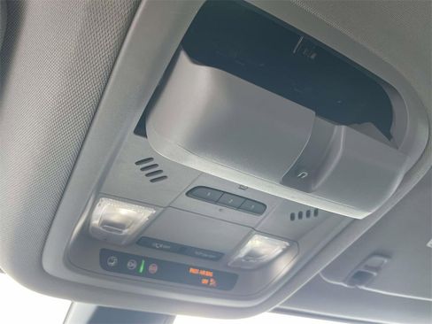 Used 2021 GMC Acadia SLT image 31