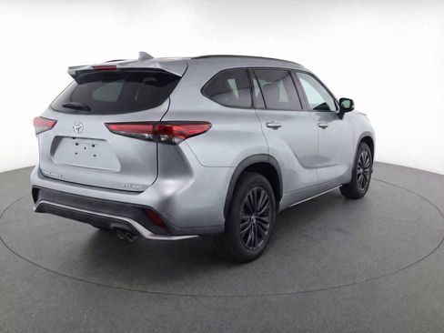 Used 2025 Toyota Highlander XSE image 6