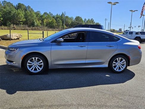 Used 2016 Chrysler 200 Limited image 5