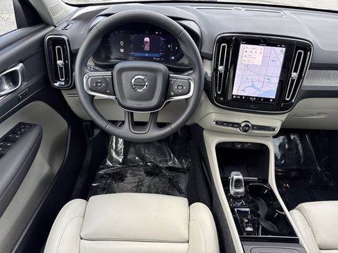Used 2025 Volvo XC40 B5 Plus w/ Protection Package Premier image 12