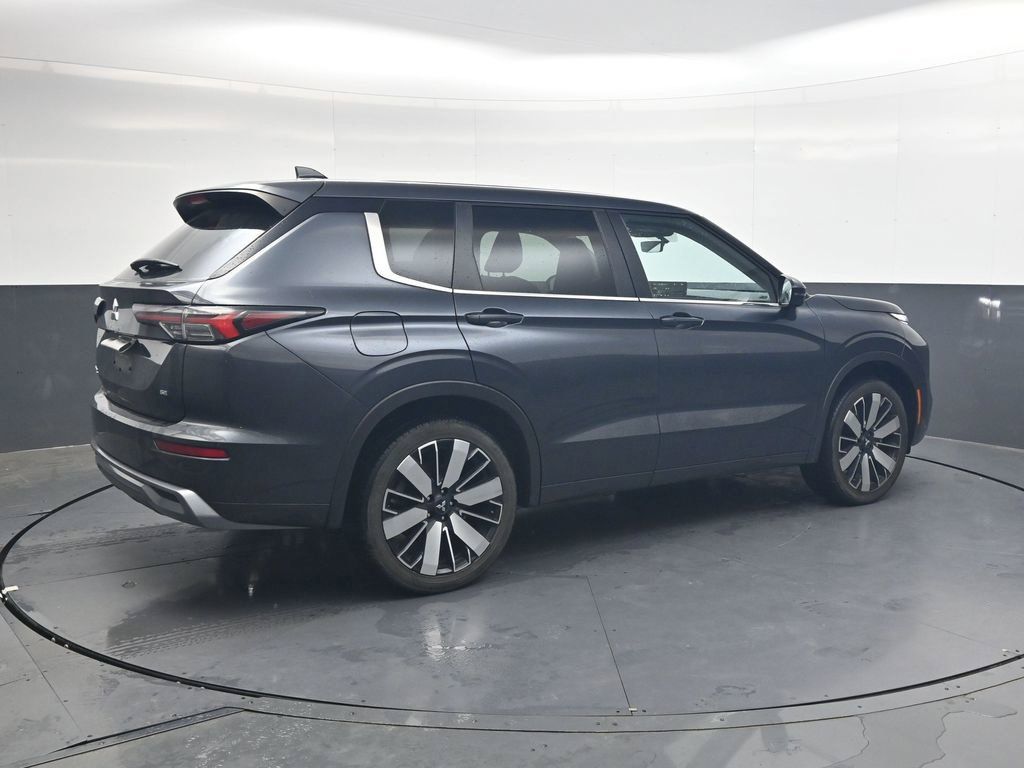 Used 2025 Mitsubishi Outlander SE FWD image 4