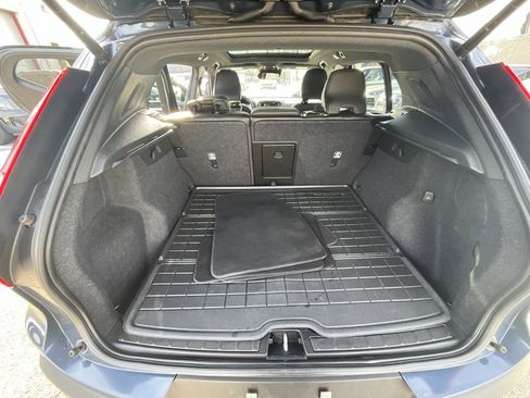 Used 2022 Volvo XC40 T5 R-Design w/ Advanced Package image 28