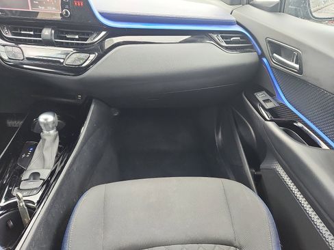 Used 2021 Toyota C-HR XLE FWD image 11
