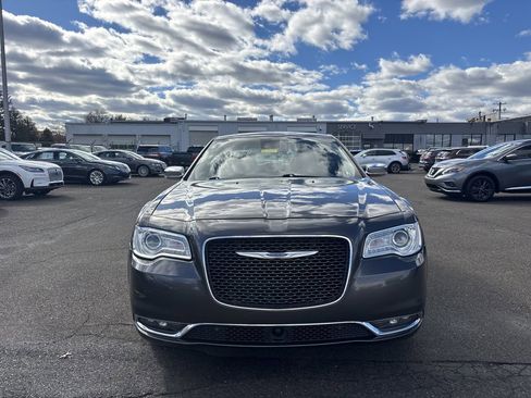 Used 2018 Chrysler 300 Limited w/ Safetytec Plus Group image 8