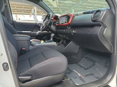 Used 2020 Toyota Tacoma TRD Sport AWD/4WD image 22