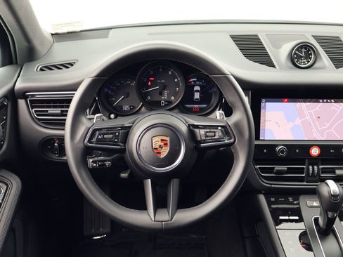 Certified 2025 Porsche Macan AWD/4WD image 15