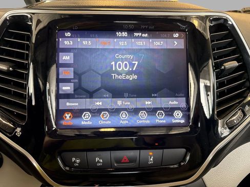Used 2021 Jeep Cherokee Limited AWD/4WD image 16