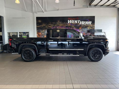 Used 2024 Chevrolet Silverado 2500 High Country w/ Technology Package AWD/4WD image 11