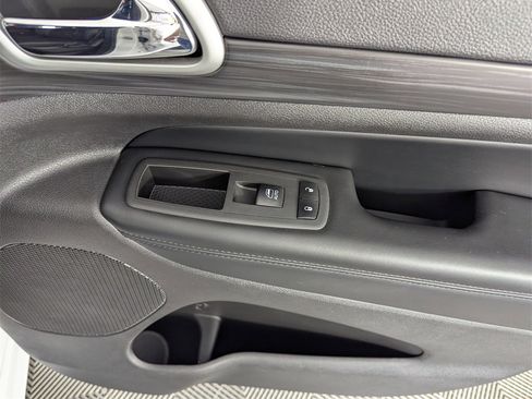 Used 2021 Jeep Grand Cherokee Laredo X image 33