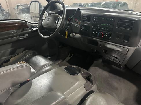 Used 2004 Ford F350 Lariat image 10