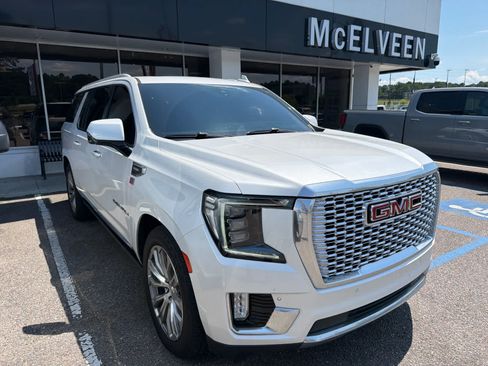 Used 2022 GMC Yukon XL Denali w/ Denali Premium Package AWD/4WD image 3