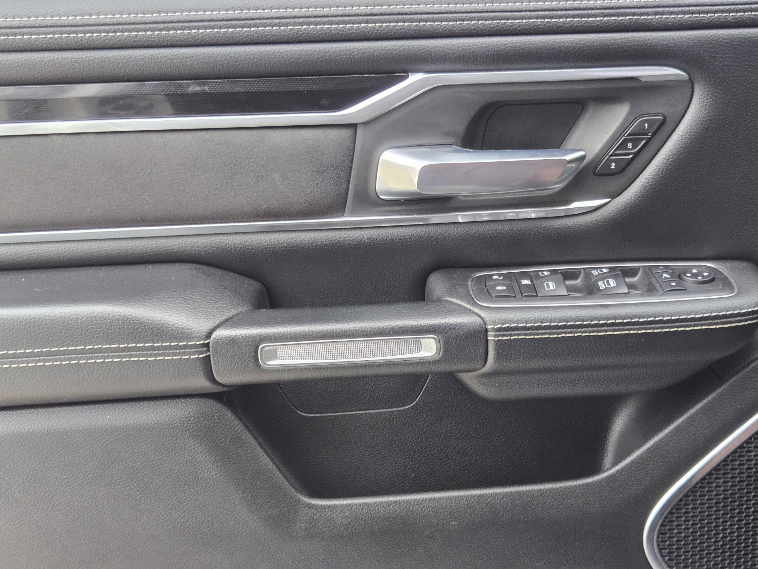 Used 2020 RAM 1500 Laramie w/ Sport Appearance Package AWD/4WD image 21
