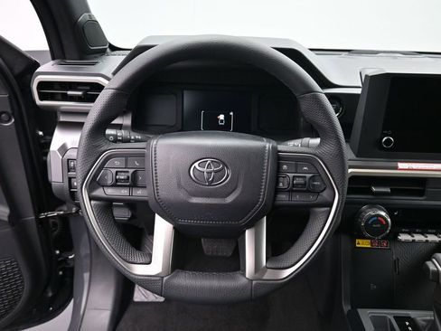 Certified 2025 Toyota Tacoma SR5 w/ SR5 Upgrade Package AWD/4WD image 18