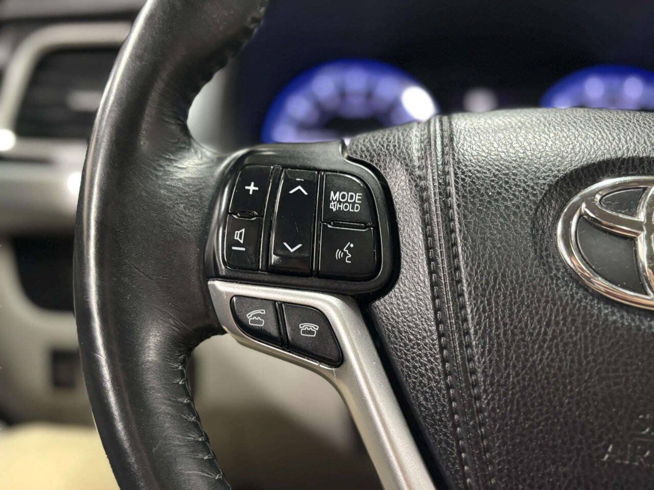 Used 2014 Toyota Highlander XLE AWD/4WD image 32