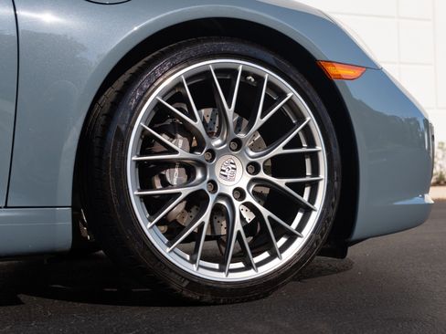 Used 2017 Porsche 911 Carrera RWD image 9