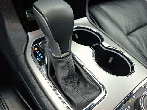 Used 2018 Jeep Grand Cherokee Overland image 17