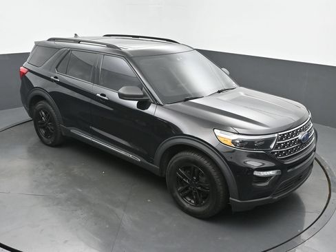 Used 2021 Ford Explorer XLT w/ Equipment Group 202A AWD/4WD image 59