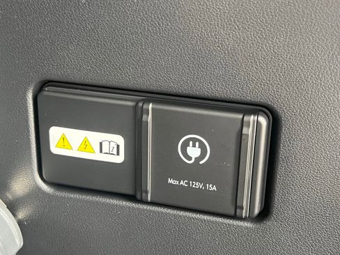 New 2026 Hyundai Ioniq 9 Limited image 18