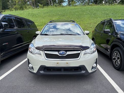 Used 2016 Subaru Crosstrek 2.0i Limited w/ Popular Package #2 AWD/4WD image 2