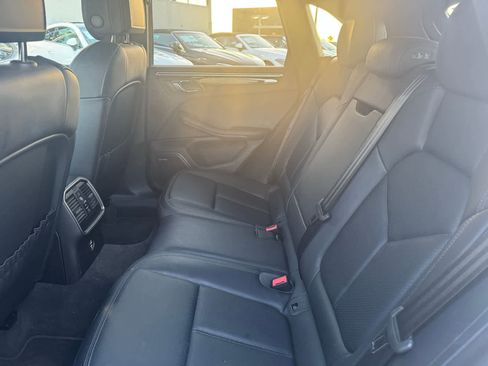 Used 2024 Porsche Macan image 6