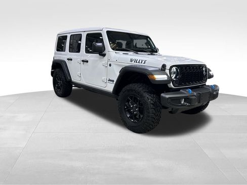 Used 2024 Jeep Wrangler Unlimited image 13