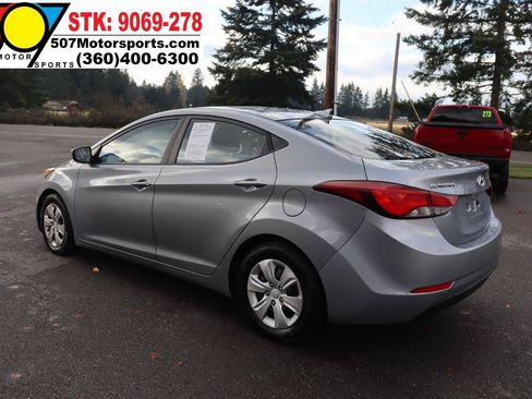 Used 2016 Hyundai Elantra SE FWD image 7