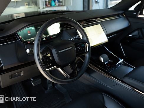 Used 2025 Land Rover Range Rover Sport Dynamic SE image 17