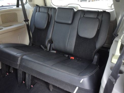 Used 2015 Dodge Grand Caravan SXT image 32