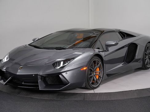 Used 2015 Lamborghini Aventador LP 700-4 image 6
