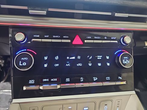 Used 2025 Hyundai Santa Fe Calligraphy AWD/4WD image 25