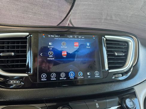 Used 2017 Chrysler Pacifica Touring w/ Tire & Wheel Group FWD image 27