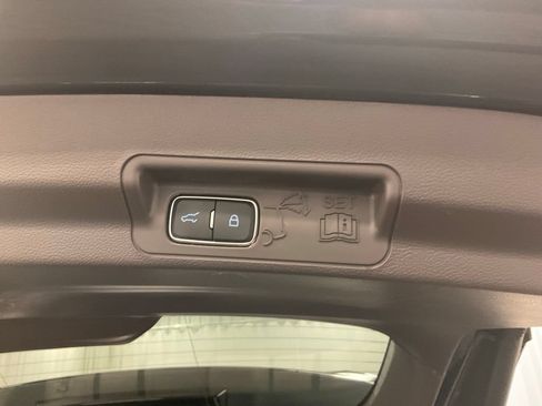 Used 2023 Ford Explorer Platinum w/ Technology Package AWD/4WD image 38