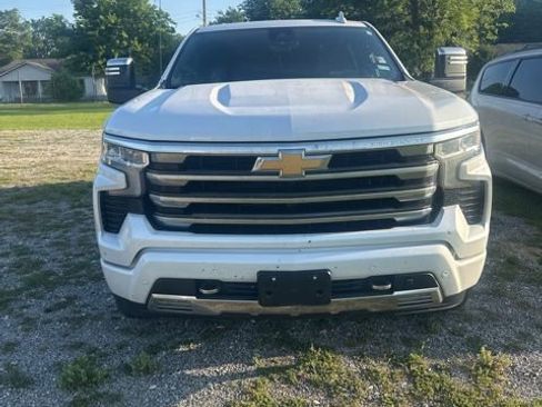 Used 2025 Chevrolet Silverado 1500 High Country w/ Technology Package AWD/4WD image 2