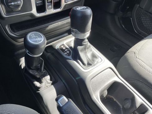 Used 2018 Jeep Wrangler Unlimited Sport S image 29