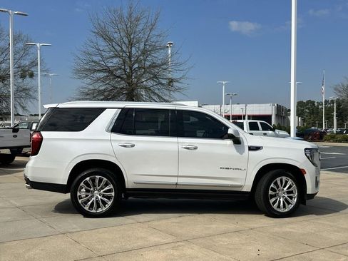 Used 2022 GMC Yukon Denali w/ Advanced Technology Package image 5