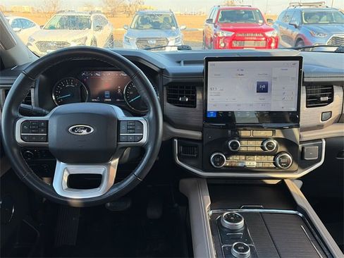 Used 2024 Ford Expedition Limited image 13
