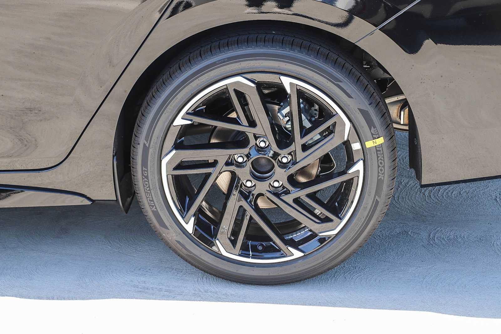 New 2027 Nissan Sentra SR w/ Floor Mat Package FWD image 12