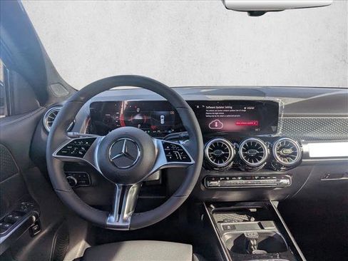 Used 2026 Mercedes-Benz GLB 250 image 11