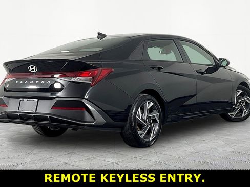 Used 2025 Hyundai Elantra Sport FWD image 6