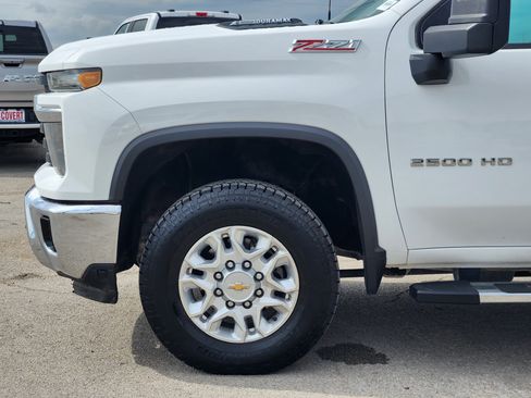 Used 2024 Chevrolet Silverado 2500 LT AWD/4WD image 9