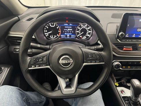 Used 2025 Nissan Altima 2.5 SV FWD image 26