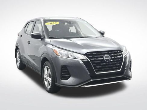 Used 2025 Nissan Kicks Play S FWD image 3