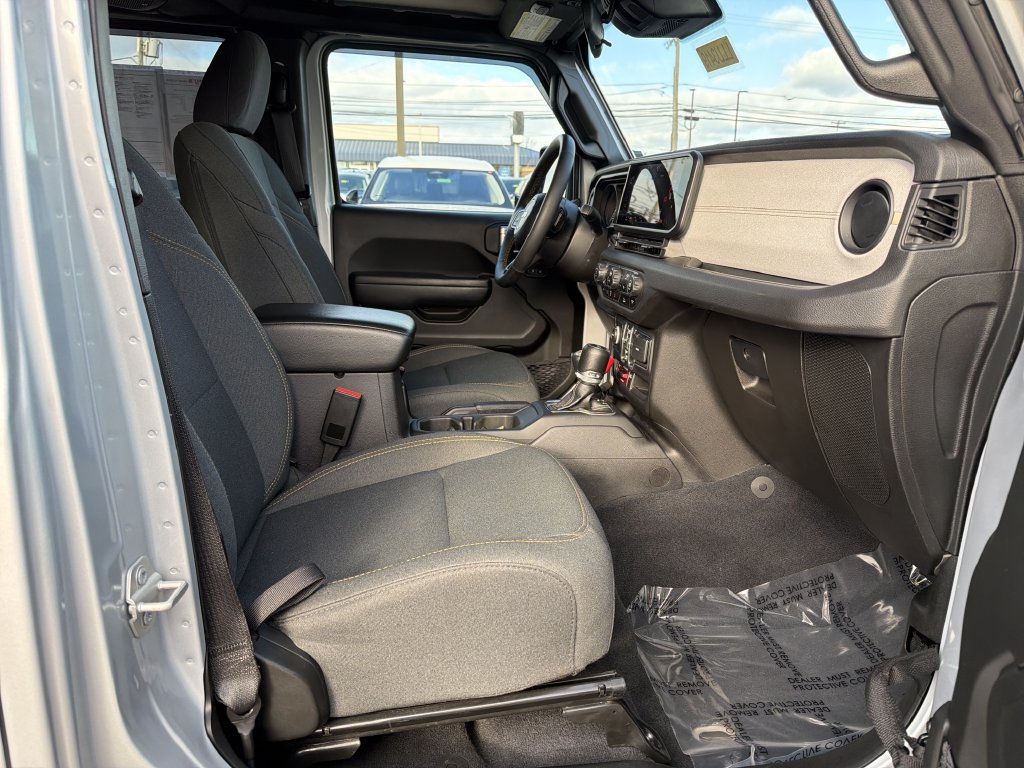 Used 2024 Jeep Wrangler Unlimited AWD/4WD image 18