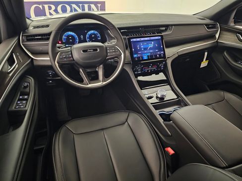 New 2025 Jeep Grand Cherokee Limited image 15