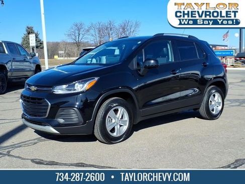 Certified 2022 Chevrolet Trax LT w/ LT Convenience Package image 1