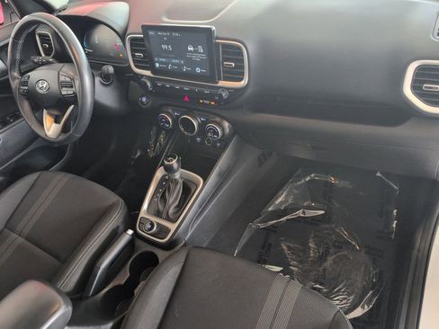 Used 2025 Hyundai Venue SEL FWD image 30