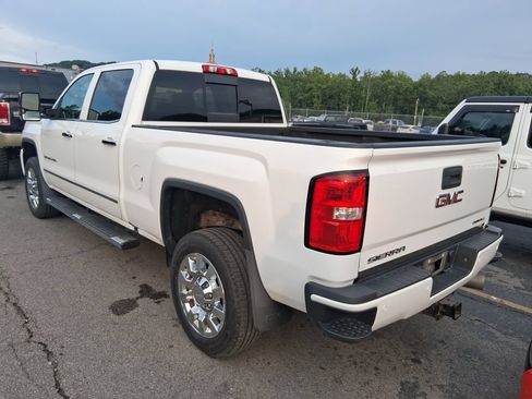 Used 2017 GMC Sierra 2500 Denali w/ Duramax Plus Package AWD/4WD image 3