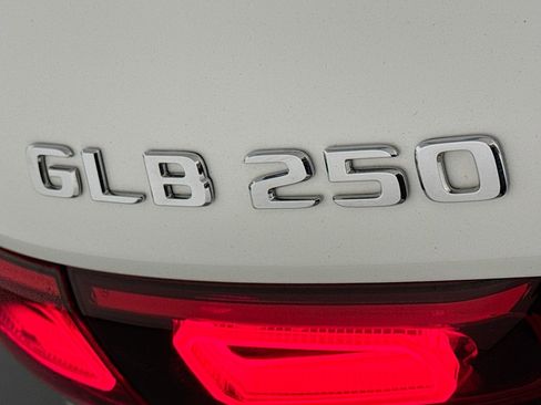 Certified 2023 Mercedes-Benz GLB 250 image 9