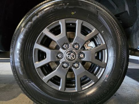Used 2025 Toyota 4Runner SR5 AWD/4WD image 29