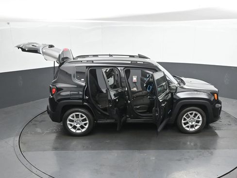 Used 2019 Jeep Renegade Latitude FWD image 44
